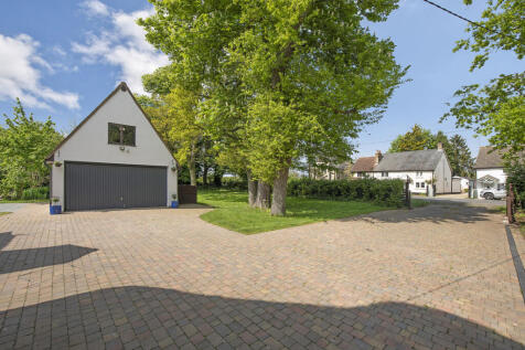 Driveway/Garage
