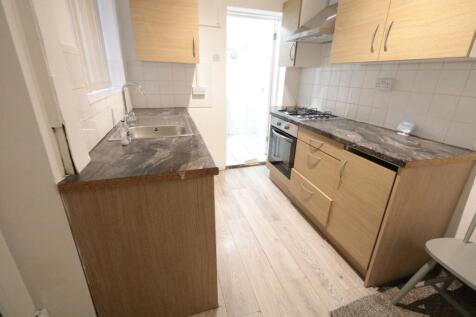 Ventnor Avenue, Sale, M33 photo 3