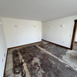 Retail Property (high street) to rent Image 4