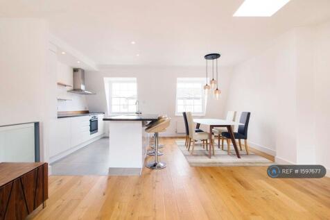 Open Plan Lounge / Dining