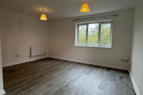 Campion Close, Rush Green RM7 photo 5