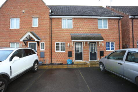 2-bed terraced on School Drive, Woodley, Reading, RG5, £1,550/mo