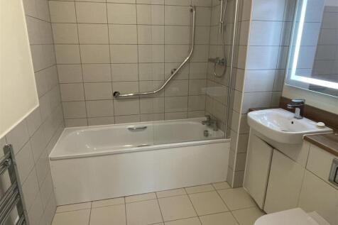 En Suite Bathroom.JPG