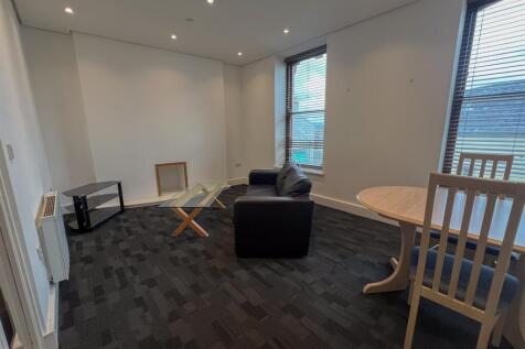 Apt 4 The Courtyard -7.jpg