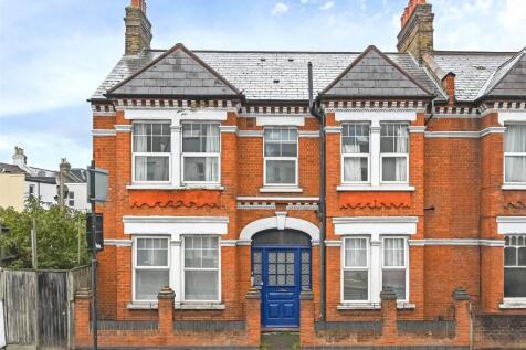 2-bed flat on Tooting Bec Road, London, SW17, £2,200/mo
