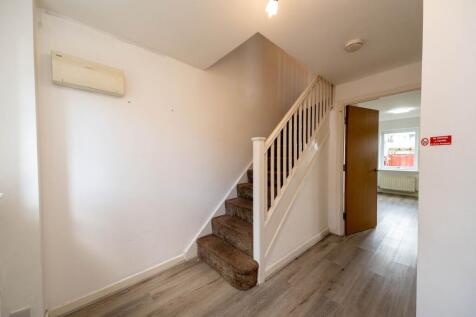 Dickens Close, Salford photo 4