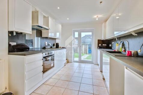 Sandmartin Crescent, Colchester,  Essex photo 3