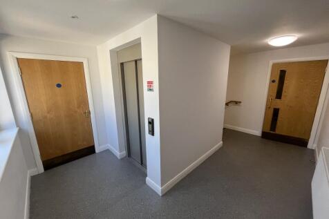 Lyndhurst, Hall Bank Drive, Bingley, BD16 4BB photo 5