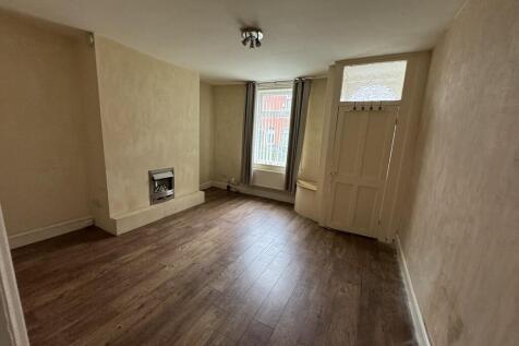 Turf Lane, Chadderton OL9 8HW photo 3