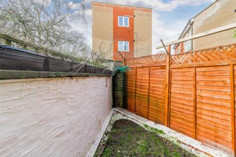 Buckwell End Outside space