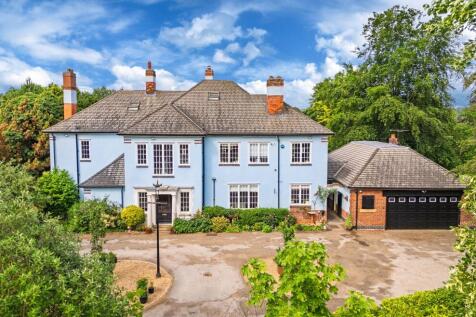 A grand arrival on prestigious Sparken Hill
