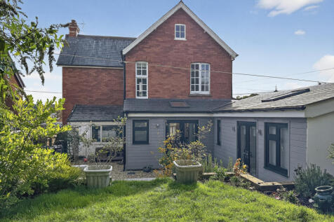 Rear Enclosed Private Garden