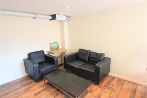3-bed flat on St Martins Court, Brighton, £2,145/mo