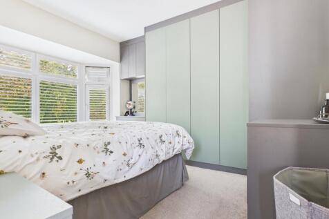 CAM03729G0-PR0138-STILL007