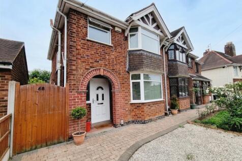 5-bed semi-detached on 48 Alexandra Road, £2,475/mo