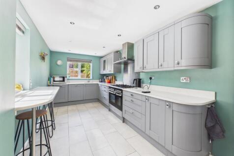 CAM04922G0-PR0028-STILL036