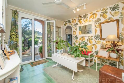 Excellent Villa with spectacular sea views 