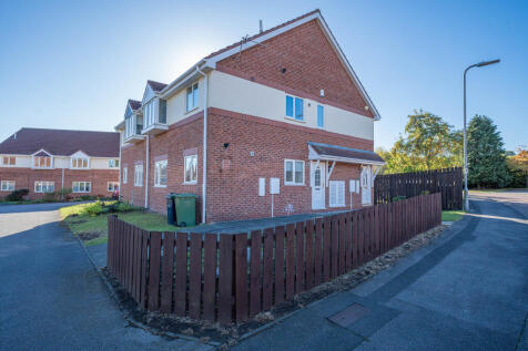 2-bed flat on Chaucer Close, Sunderland Road, Gateshead, £900/mo