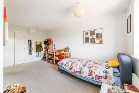 7 Chatfield Close-22.jpg