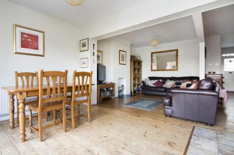 6 Bedroom House To Let, Ashbourne Avenue, South Woodford, E18 - £3,600 PCM photo 4