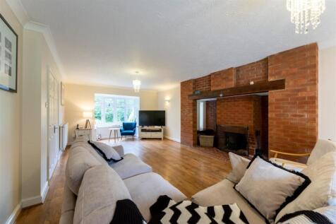 17 Woodham Close-019.jpg