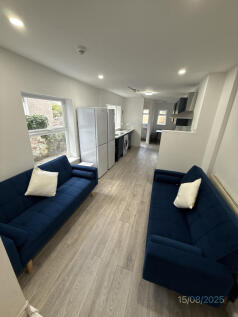 Modern 8 Double Bedroom House, Cathays.