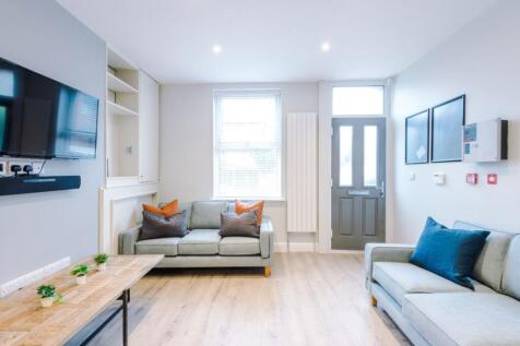 18BR - Living Area /Kitchen