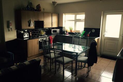 6 bedroom semi-detached house