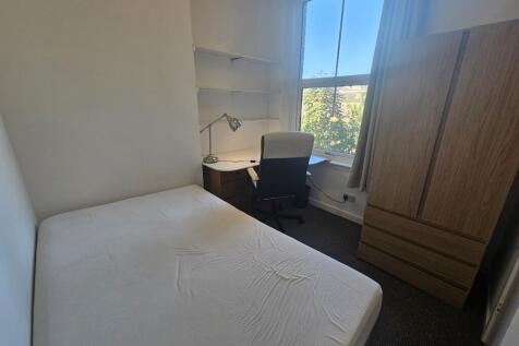 Flat 2 3 St Mary's Crescent, Leamington Spa photo 4