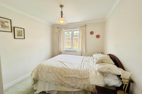 Modern Detached 4 Bedroom Property