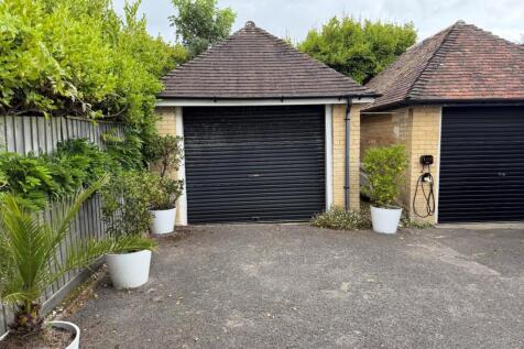 20 penryth garage.jpg