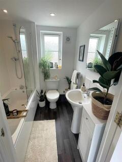 Bathroom 2.jpg