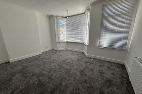 St Georges Park Avenue. Westcliff-On-Sea, Essex photo 5