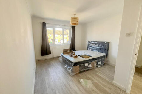 Barley Lane, Romford, Essex, RM6 photo 5