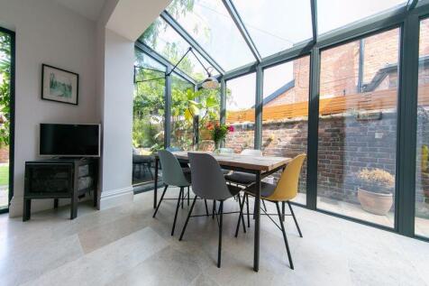 Glass side return extension