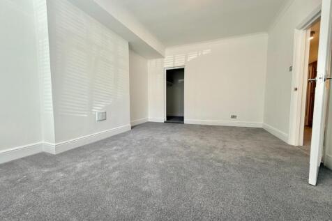 Cumberland Court, 3 West Cliff Gardens, Bournemouth, Dorset, BH2 photo 5