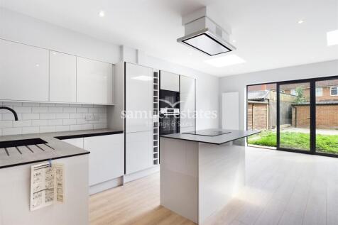 Kitchen / Dining Roo