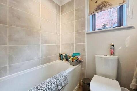 7bdeb04e-WhatsApp...