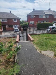 St Wilfrids Crescent, Harehills, Leeds photo 4