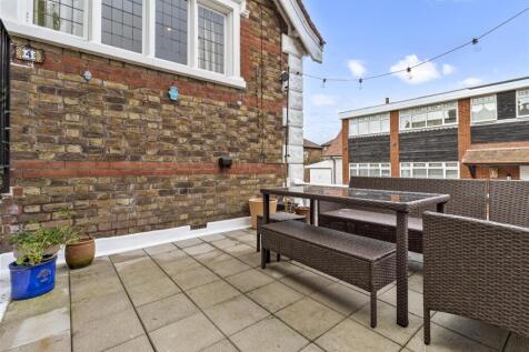 4, 14 Bulkington Ave-012.JPG