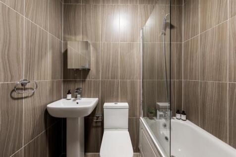 Eastwood Close, E18