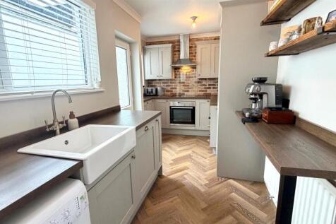 RE-FIITTED KITCHEN