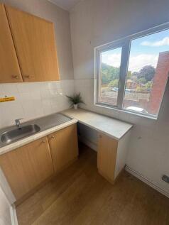 Commercial Property to rent Image 4