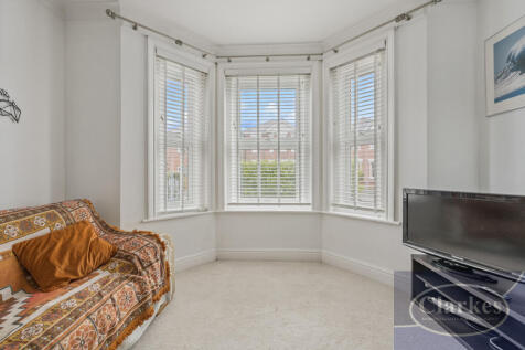 37 Shaftesbury Road - 13