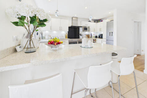 Modern 3 Bedroom Detached Bungalow To Rent