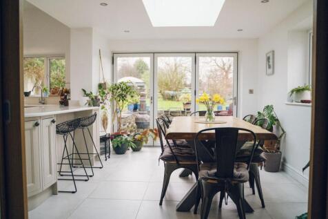 Ardal Fwyta / Dining Area