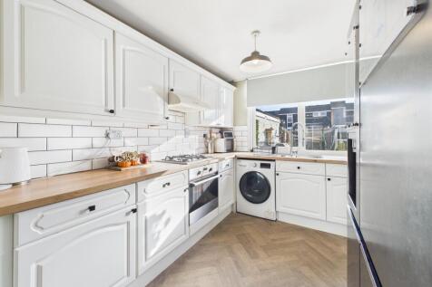 CAM05192G0-PR0180-STILL007