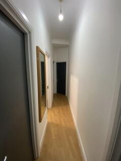 2b Chingford Hallway