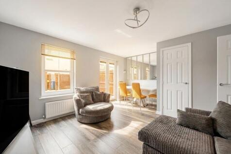 Lounge / Dining Area