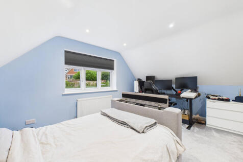 CAM01984G0-PR0530-STILL014